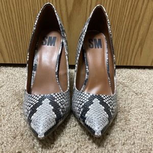 💥flash sale💥 Snake Print Heels